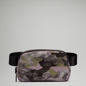 Lululemon camo Everywhere Belt Bag NWT